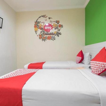 Collection O 91714 Hotel Alden Makassar Buitenkant foto